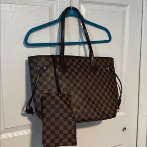 Daisy Rose Tote and attached wristlet